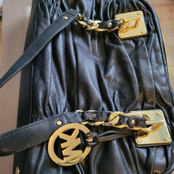 All soft leather Michael Kors bag - Picture 2 of 6